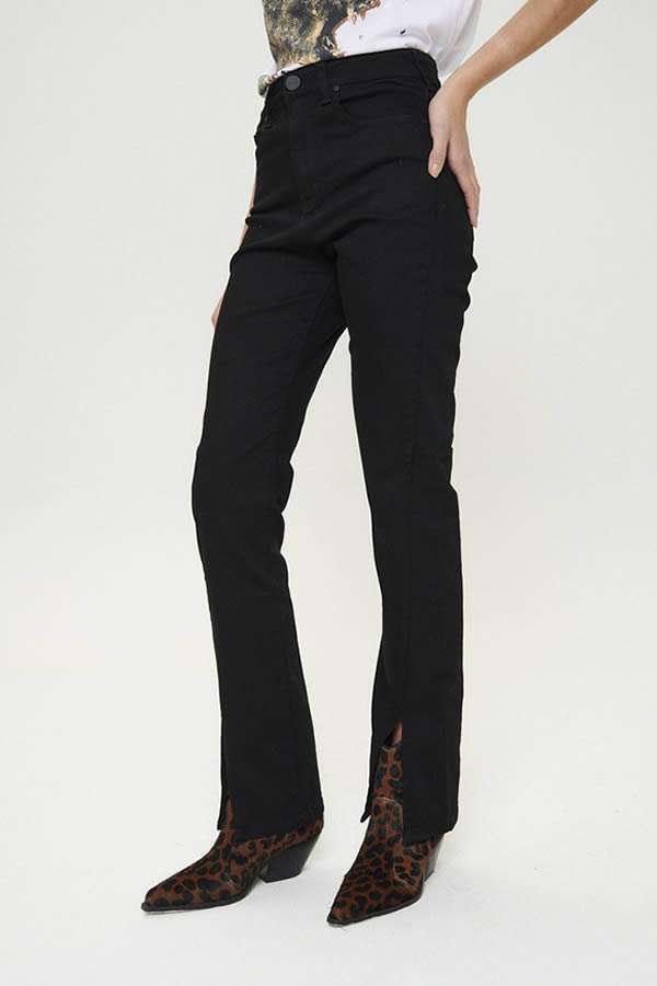 PANTALON NEGRO MOM CON TAJO EN DELANTERO