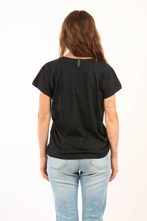 REMERA CON ESTAMPA VINILO Y STRASS RADIANT