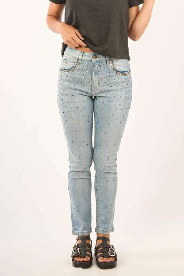 PANTALON MOM C/TACHAS COMBINADAS