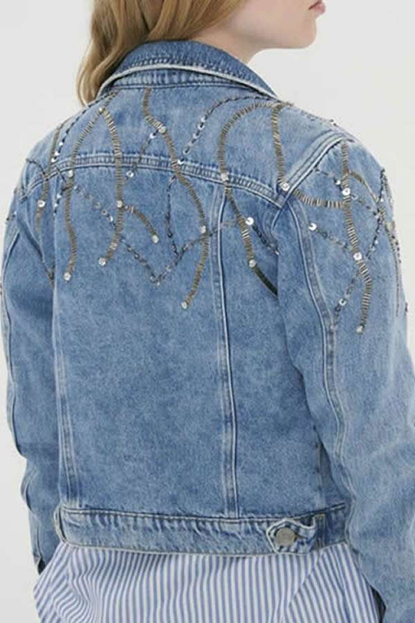 CAMPERA DENIM CON BORDADO ARTESANAL
