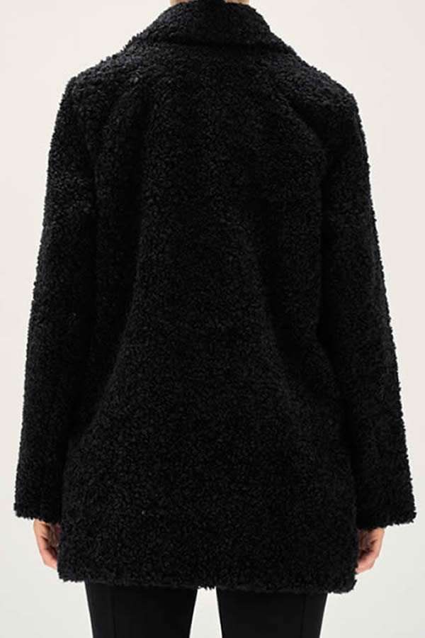 SACO DE CORDERITO NEGRO