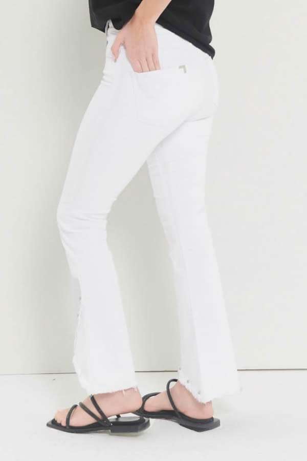 PANTALÓN HIGH BLANCO CON TAJO Y TACHITAS OSSIRA